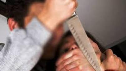 "Facebook"a görə qardaş bacısını qana boyadı